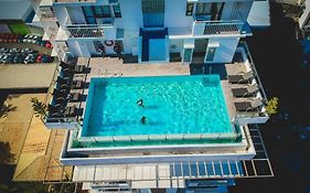 Mabolo Garden Flats - Quiet Modern Studio With Balcony Pool Jogging Trail Near Malls And It Park